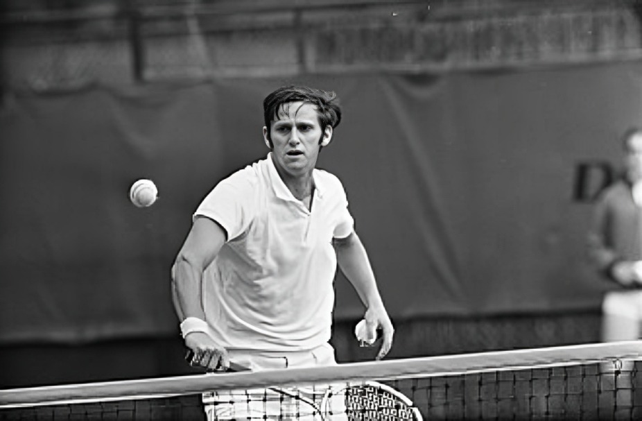 Roy Emerson 2.jpg