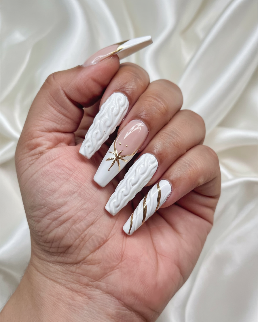 21 White Christmas Nails 2025 Ideas to Sparkle This Holiday Season 3 white christmas nails