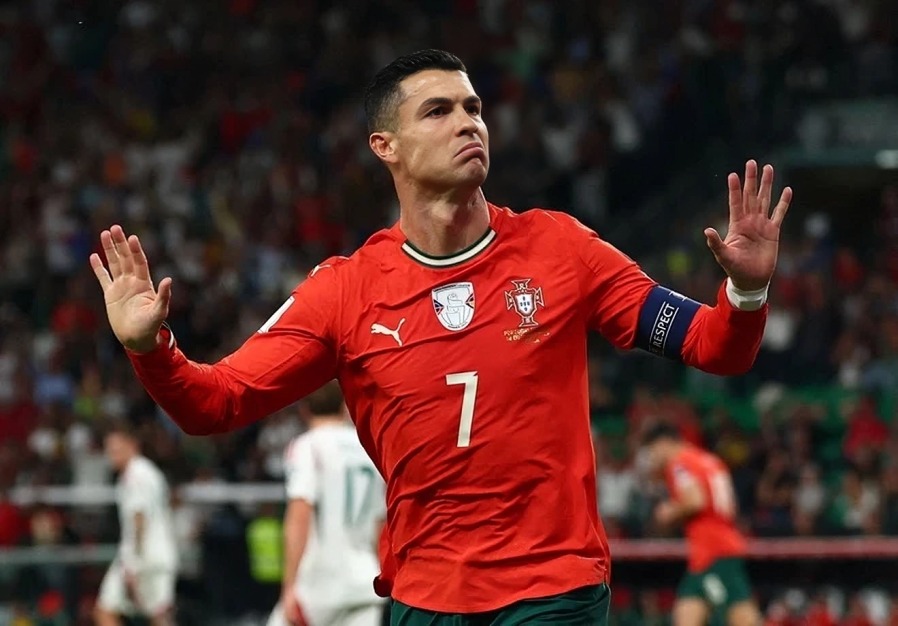 Ronaldo Mặc Áo Số Mấy? Hành Trình Gắn Liền Với Chiếc Áo Số 7 Huyền Thoại 34 Thuong Hieu CR7 Ra Doi Nhu The Nao.jpg