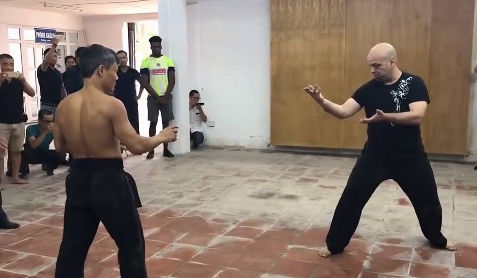 Đoàn Bảo Châu là ai? Tiểu sử võ sư Karate từng giao đấu với Pierre Francois Flores 13 Tran giao dau voi Pierre Francois Flores nam 2017 2.jpg