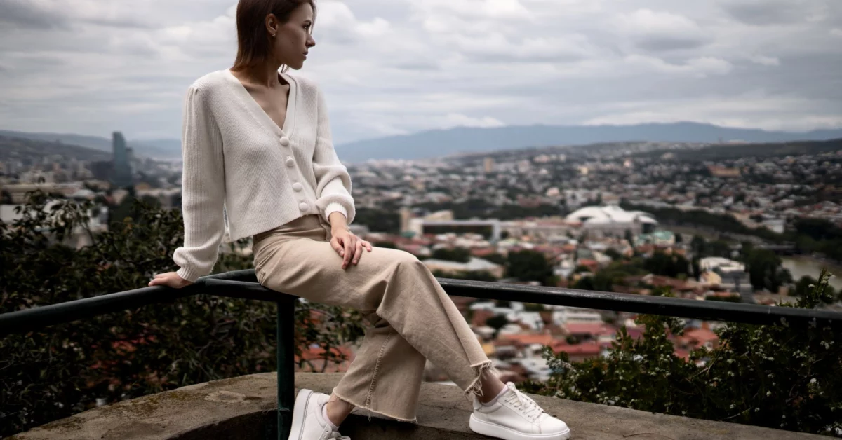 Beige Sneakers Outfit – 20 Ways I’ve Fallen for Comfy Shoes 2 beige sneakers outfit