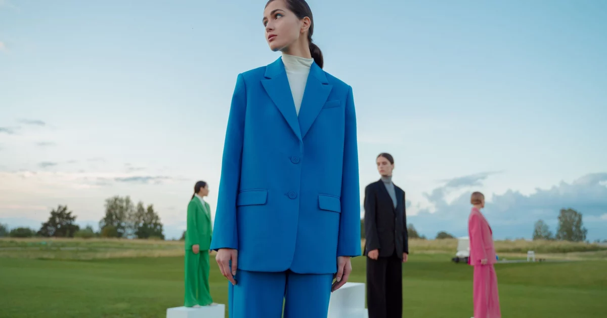 Best 20+ Blue and Green Outfit Ideas You’ll Be Obsessed With 7 best blue green