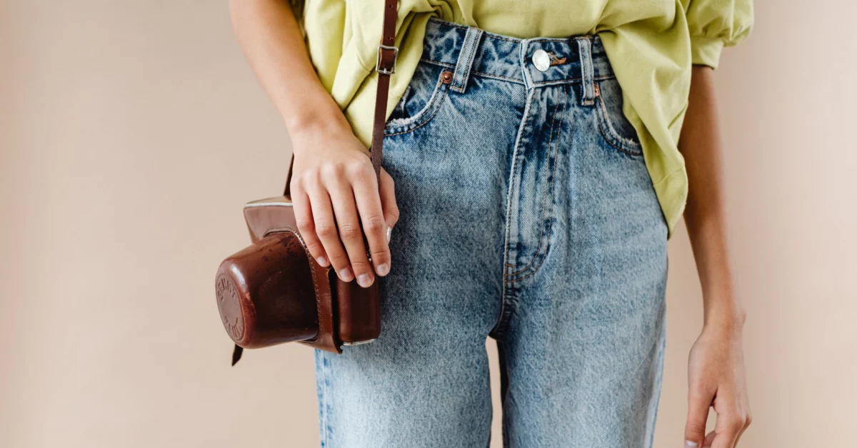 Best 20+ Mom Jeans Outfit Classy You’ll Be Obsessed With 4 best mom jeans