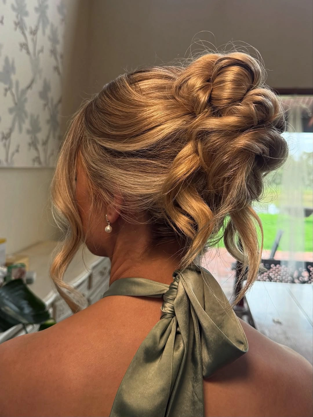 Bridesmaid Hairstyling Ideas That Make Every Wedding Look Effortlessly Elegant 7 bridesmaid hairstyling ideas