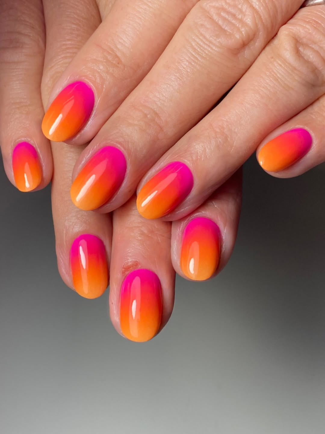 vibrant nails summer