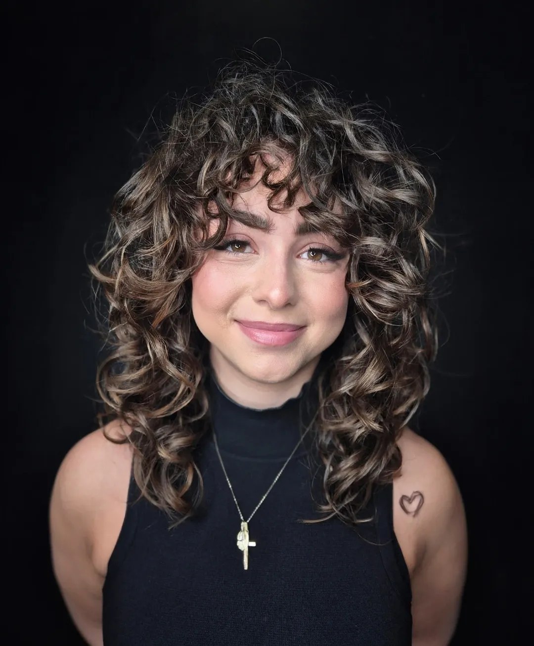 medium curly hairstyles