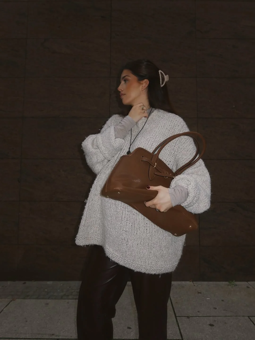 Fall Pregnancy Outfits 2026 That Are Comfy, Classy, and Easy to Wear 2 fall pregnancy outfits