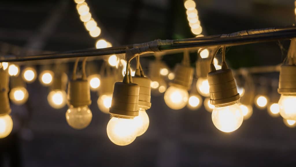 16 Simple Outdoor Wedding Ideas on a Budget 2 outdoor lights 1024x580.jpeg
