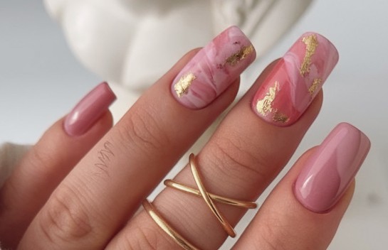 trendy graduation nails