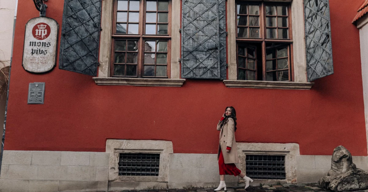 The Beige and Red Outfit Combinations I Cannot Stop Wearing 2 beige red outfit