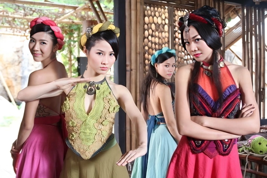 10. My nhan ke.jpg