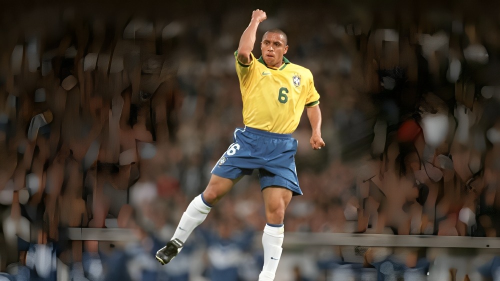 10. Roberto Carlos E28093 Brazil 2.jpg