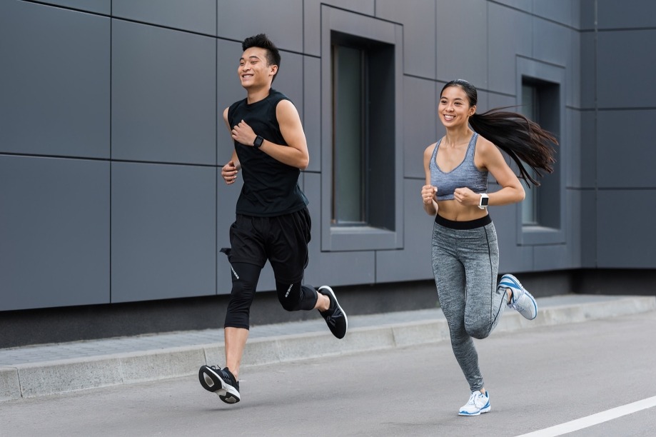 Chạy Bộ 1 Tiếng Giảm Bao Nhiêu Calo? Cách Tính Chính Xác Và Bí Quyết Giảm Cân Hiệu Quả 29 Cach giup chay bo dot chay nhieu calo hon 2.jpg