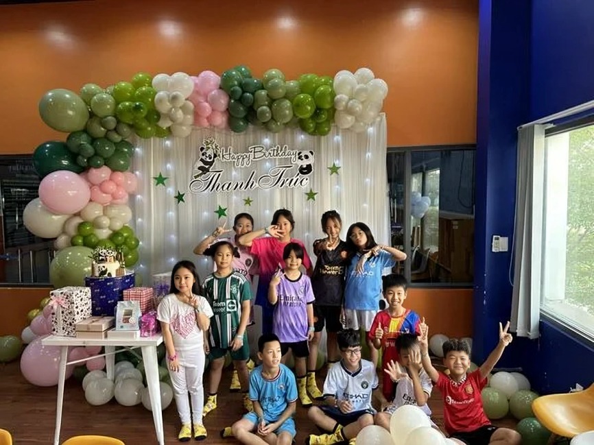 Jump Arena Tang Bat Ho co to chuc sinh nhat va team building khong.jpg